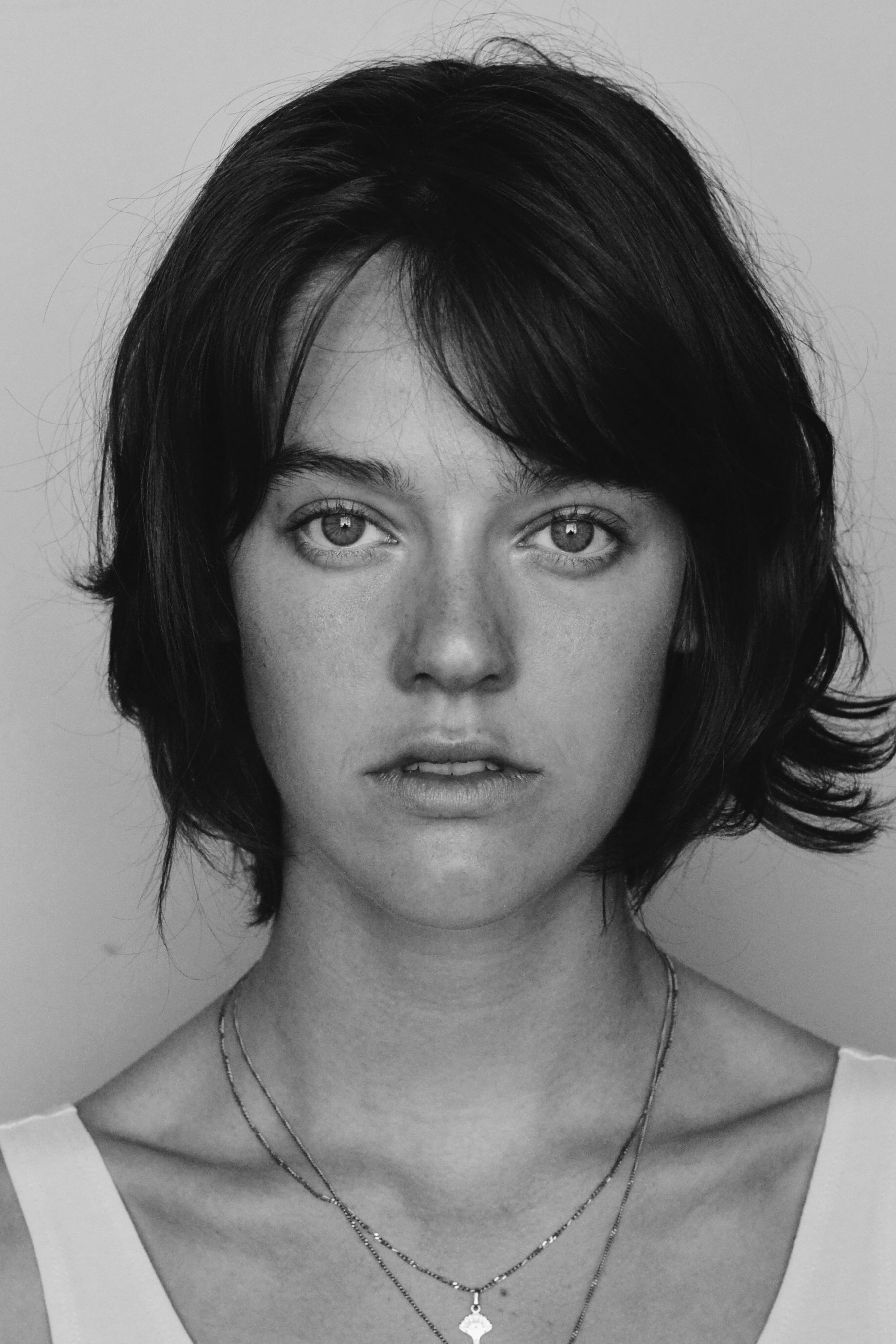 Damaris de Jong as Tess Wolters in Bennie
