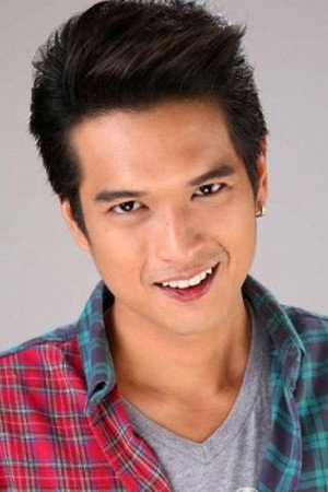 Bank Kitsadee Phuangprayong as Mondoi in Flame of Chimplee