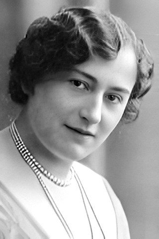 Gertrud Arnold as Die alte Hartmann in Explodigger 1010