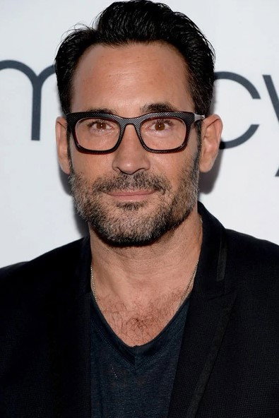 Gregory Zarian as Glen Gale in Painter