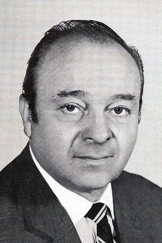 Gustavo Re as Sr. Wells in Fabulous Trinity