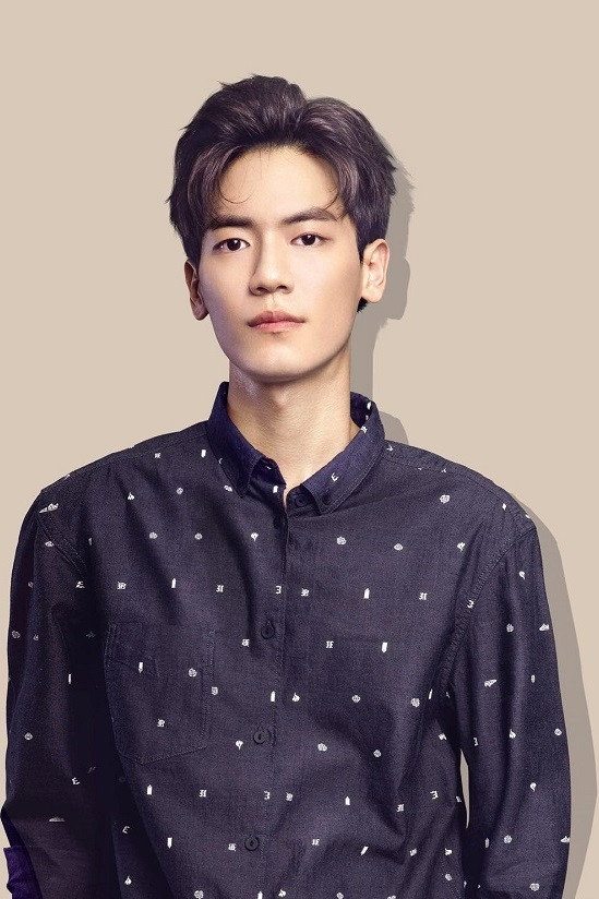 Jie Shi Ming as Song Chi in Mr. Right is Here