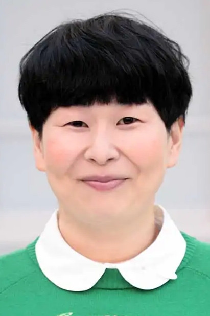 Miyuki Ohshima as Tomiko Shigeta in 吉祥寺だけが住みたい街ですか？