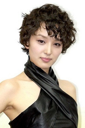 한선우 as Flight attendant Song Ja-young in Fasten Your Seatbelt