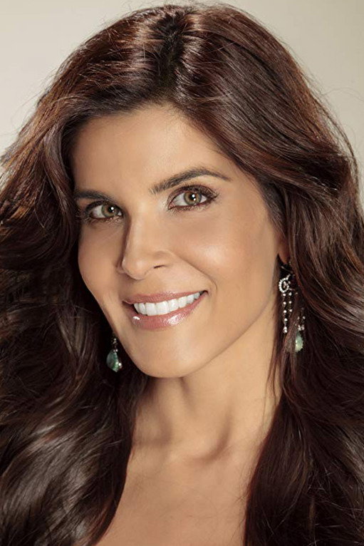 Adriana Cataño as Caridad 'Cary' Hernandez in Miami Sands