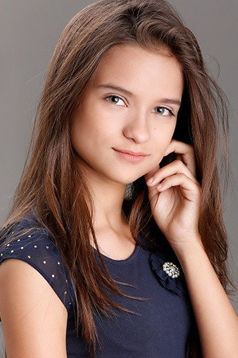 Vitória Magalhães as Malu (7 à 9 anos) in Fala Sério, Mãe!