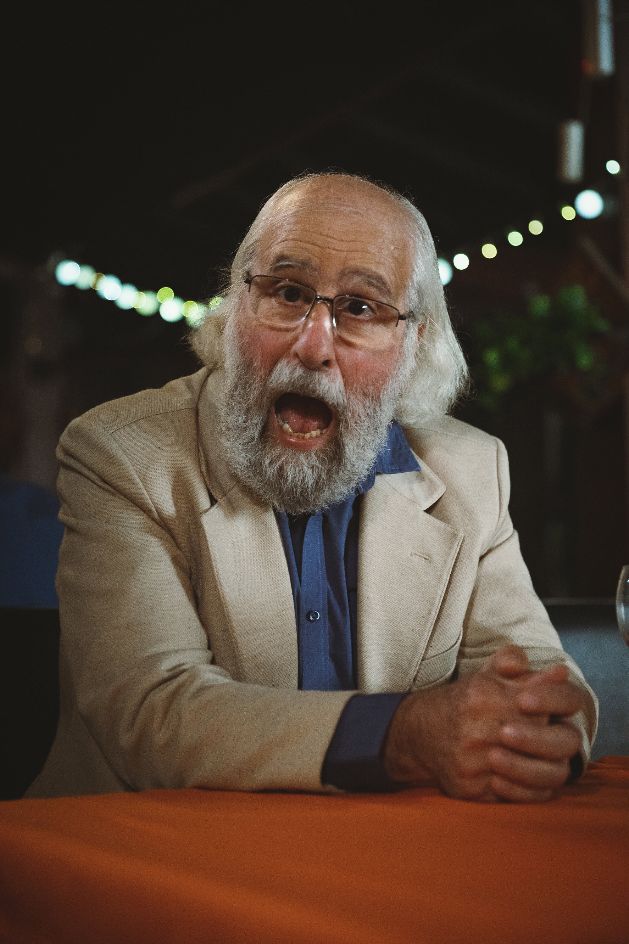 Luciano Luppi as Artista 3 in Insígnia
