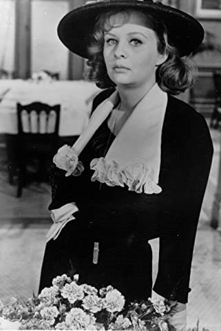 Mary-Robin Redd as Pokey in El Rostro De La Venganza