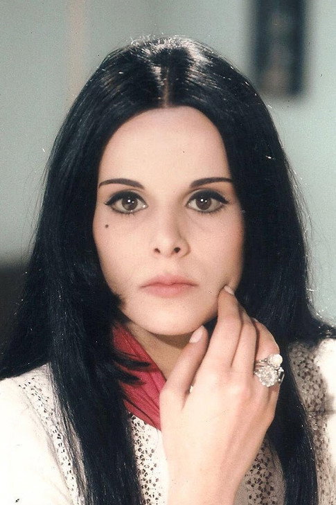 Έλενα Ναθαναήλ as Elena in Queen of Clubs