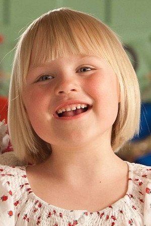 Nora Amundsen as Petra in Casper and Emma