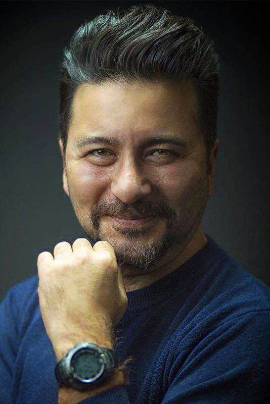 Amir Hossein Seddigh as Keyvan Ketabchi in Hodhod Bookstore