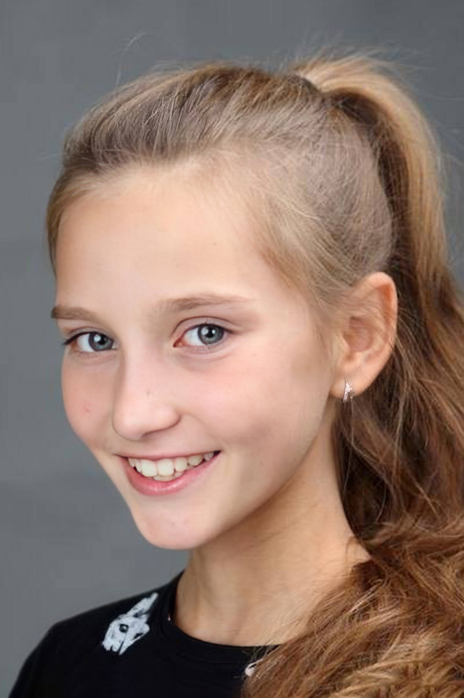 Viktorie Stříbrná as Alenka / Jana in Alenka v zemi zázraků
