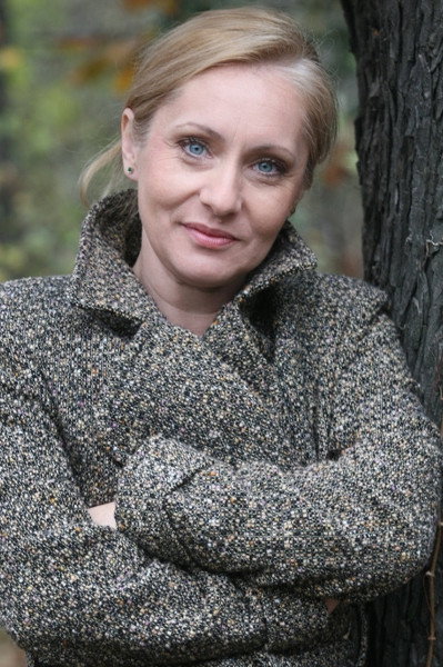 Manuela Ciucur as Anda in A Spare Moment