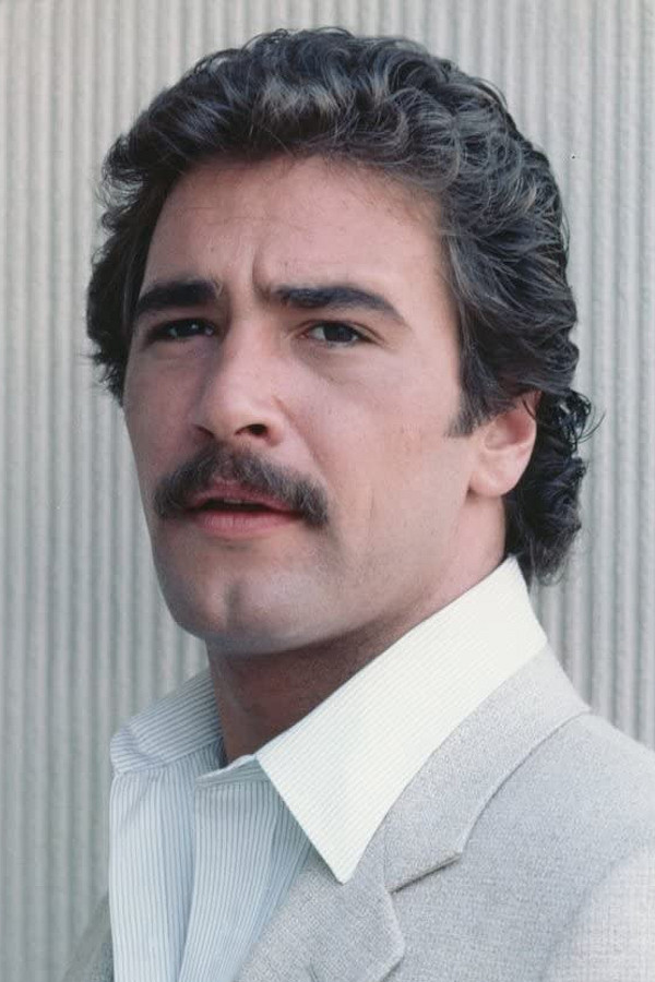 Lee Horsley as Talon in The Sword and the Sorcerer