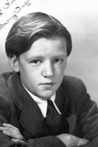 Tony Wager as Moss in The Wind Cannot Read