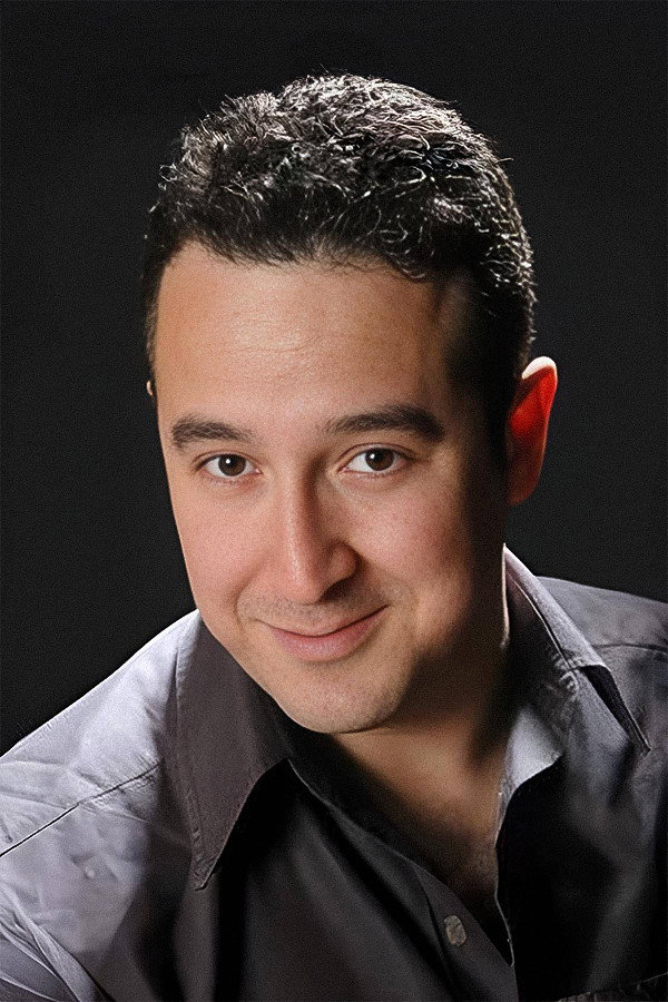 Vural Çelik as Mesut in Nuri