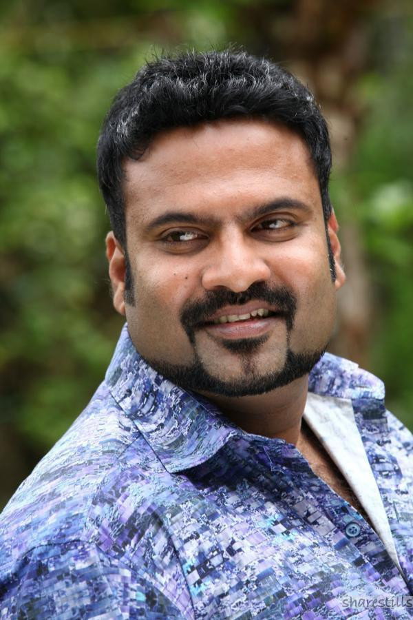 Tini Tom as Mallan Mahadevan/ Mallan Karnan in 916 Kunjoottan