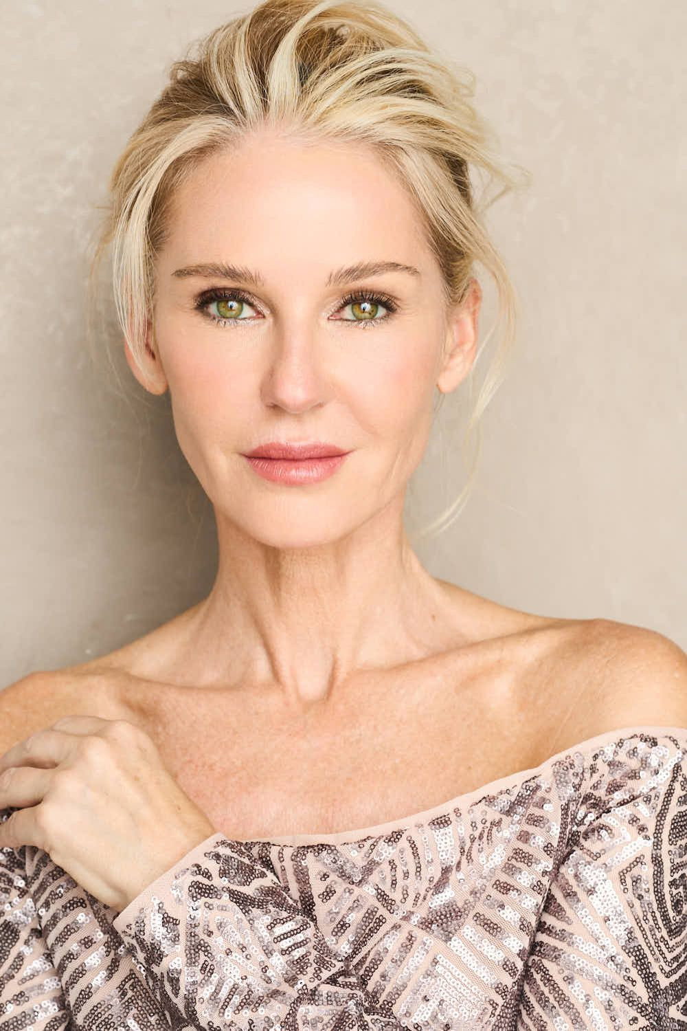 Vanessa Branch as Lillian in All Roads Lead Home