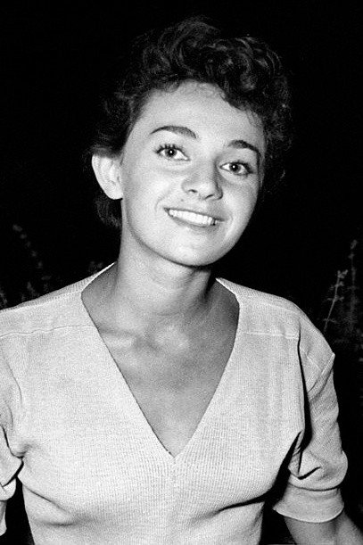 Brunella Bovo as Wanda Giardino Cavalli in The White Sheik