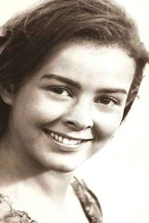 Begoña Palacios as Verania in Miracles Weaver