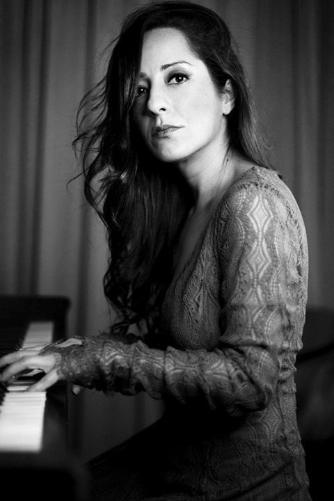 Alessandra De Rosario as Gina in Weekend per due (con delitto)