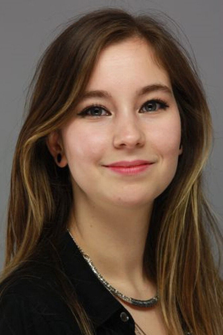 Gökçe Uzuner as Duygu Giritli in Dadı