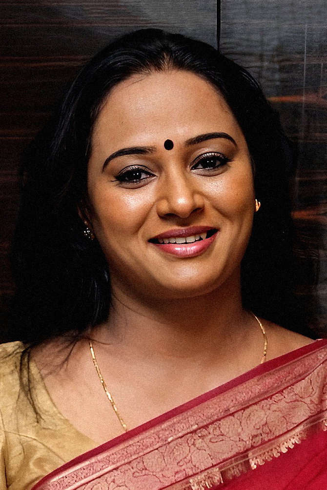 Anupama Kumar as Vanathi in Dharala Prabhu