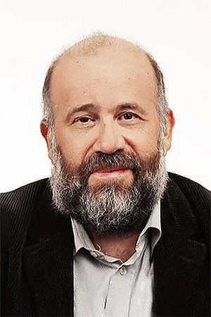 Otávio Müller as Djalma in Tapas & Beijos