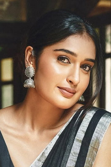 Niharika NM as Swecha in Mithra Mandali