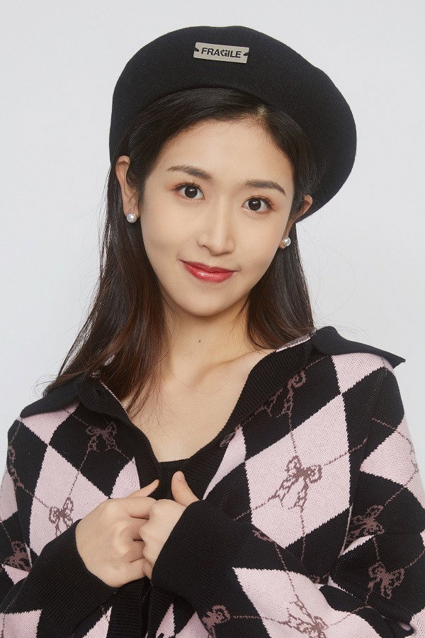 Huang Yue Ran as Leng Yan in Falling for You