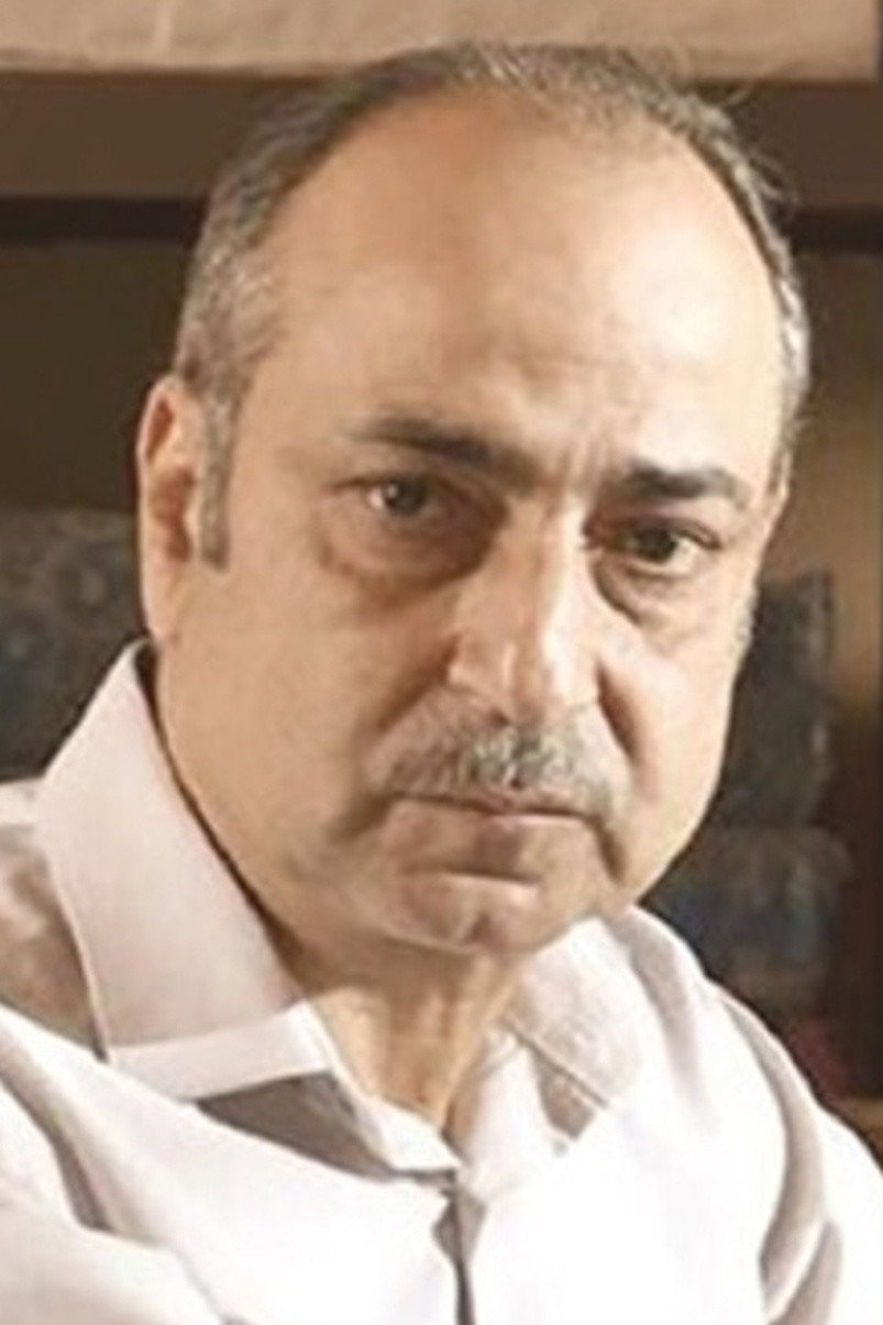 Ahmed Kamal as سعد in A Girl Named Zat