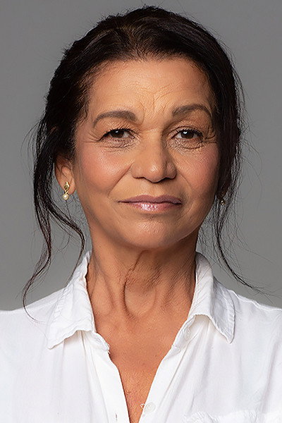 Lana Guelero as Kirina in Tarã