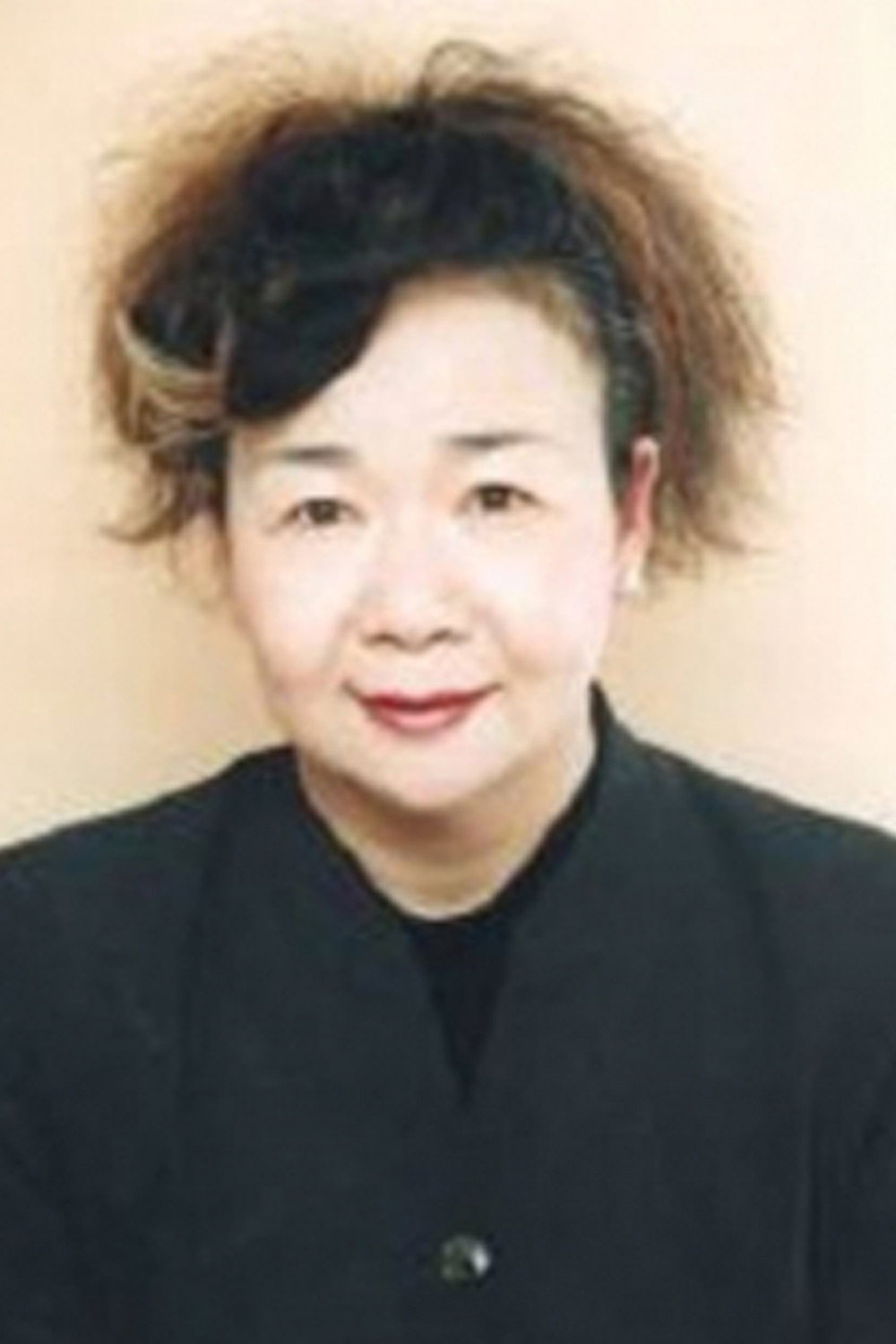 峰あつ子 as 伊集院夫人 in Smart-san