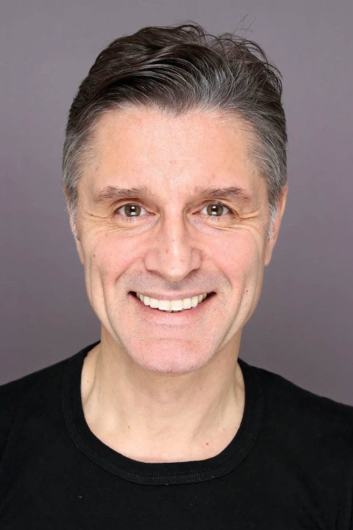 Hazım Körmükçü as Atlas in Yeter