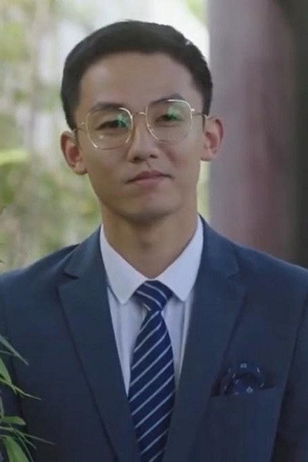 何泽宇 as Qin Qi's Secretary in Don't Mess With EX-Girlfriend