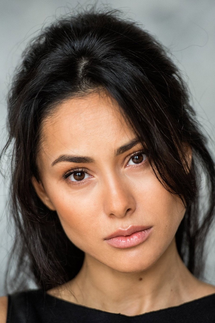Олеся Гайова as Croupier Lana in Neighbour