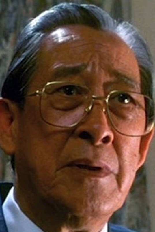 鮑漢琳 as 周觉彬 in Jaws