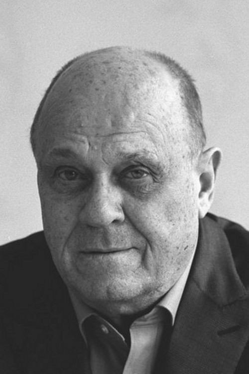 Владимир Меньшов as Михаил Петрович Рогалев (главная роль, капитан) in Murder at Cloister Ponds