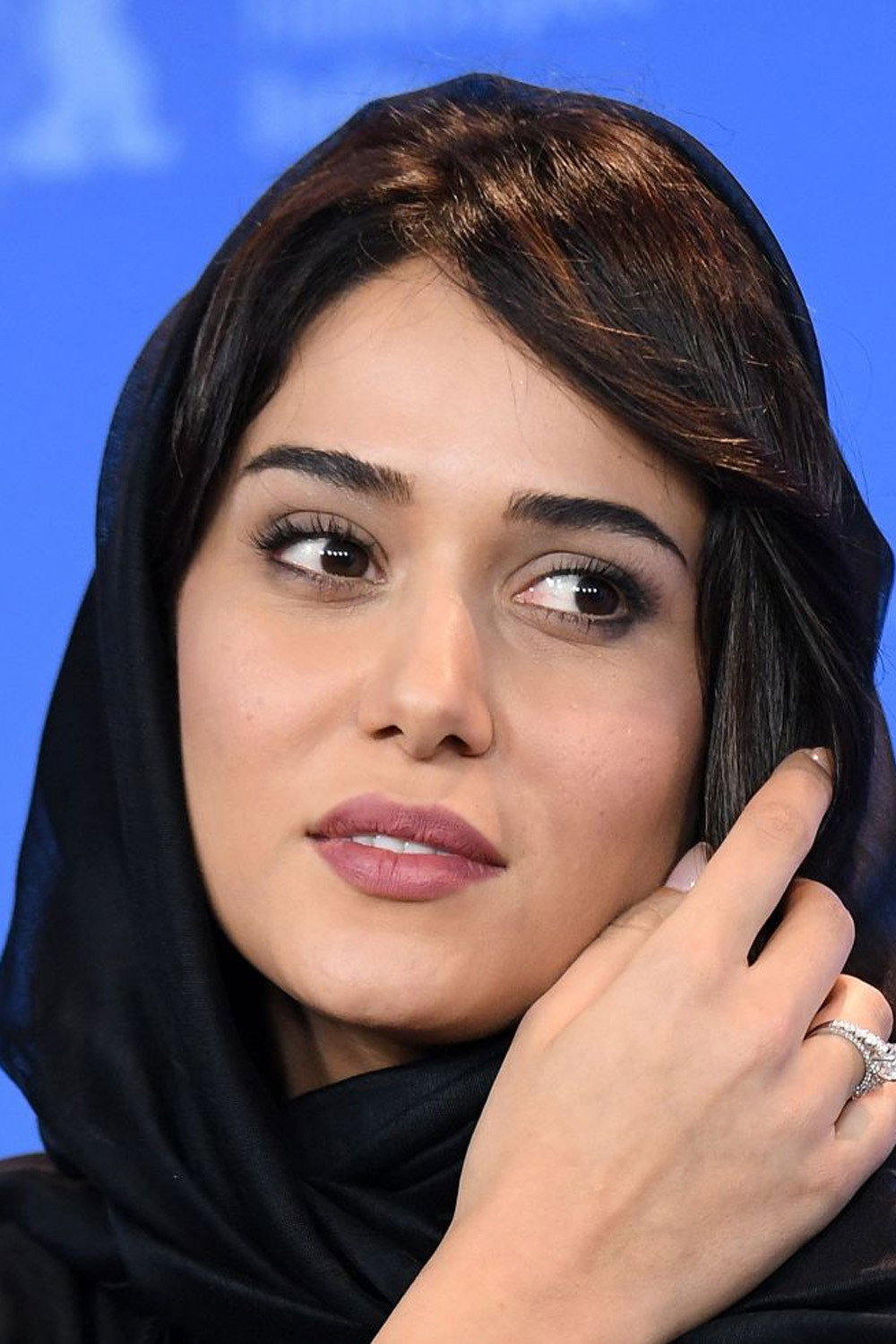 پریناز ایزدیار as Shirin Divansalar in Shahrzad