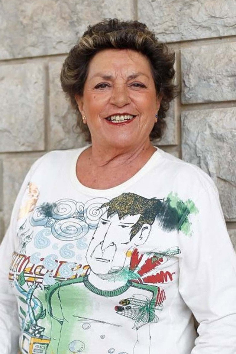 Natalina José as Elsa Sousa in Bons Vizinhos