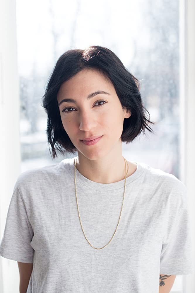 Zeynep Bozbay as Maya in Späti