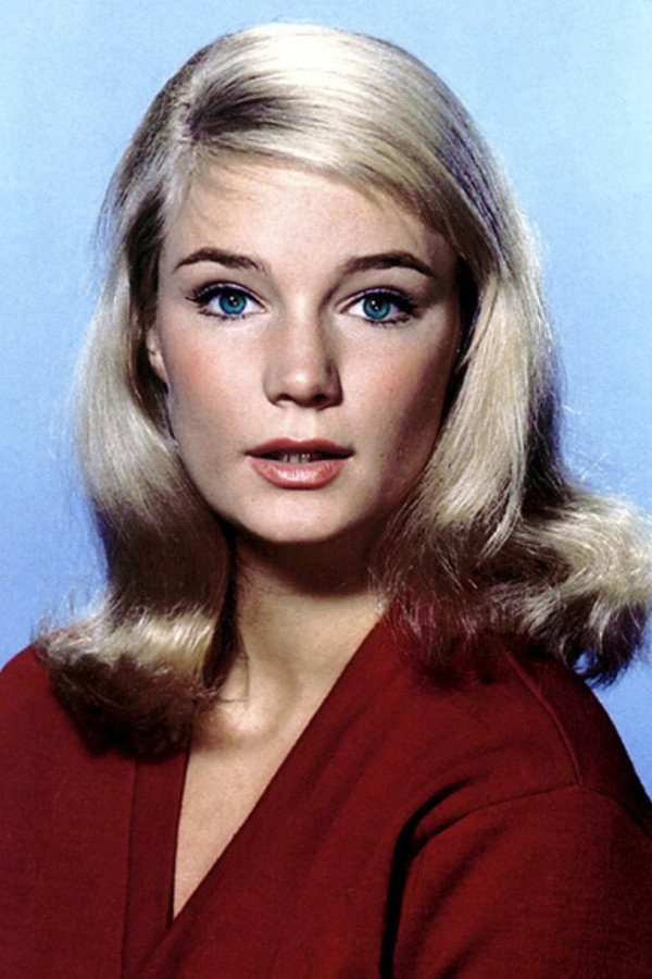 Yvette Mimieux as Betty Barry in Devil Dog: The Hound of Hell
