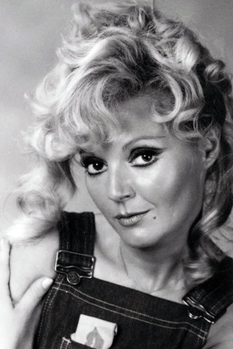 Estela Molly as Catalina, hija de Florencio in Cleopatra era Cándida