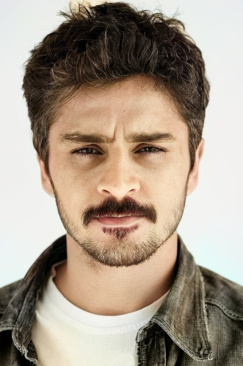 Umut Kurt as Ali in Acemi Müezzin