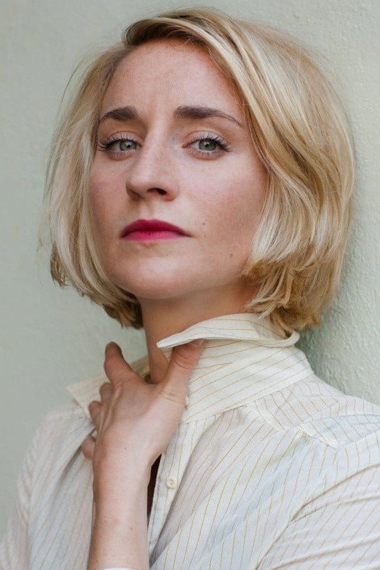 Merle Wasmuth as Hermione / The Dummy in I Grew a Statue