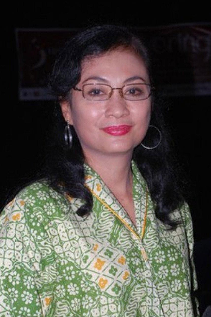Nungki Kusumastuti as Ayu in Rembulan Dan Matahari