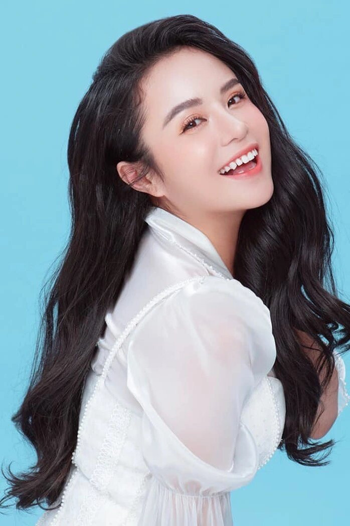Thái Trinh as Self - Contestant in The Ultimate Entertainer