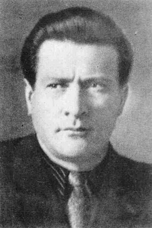 Алексей Глазырин as Malinin in The Alive and the Dead