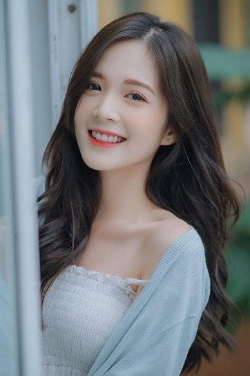 Nguyễn Hoàng Ngọc Huyền as Khanh in Lối Nhỏ Vào Đời