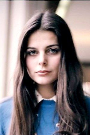 Andrea Čunderlíková as Soldier's girl in The Hour of Blue Elephants